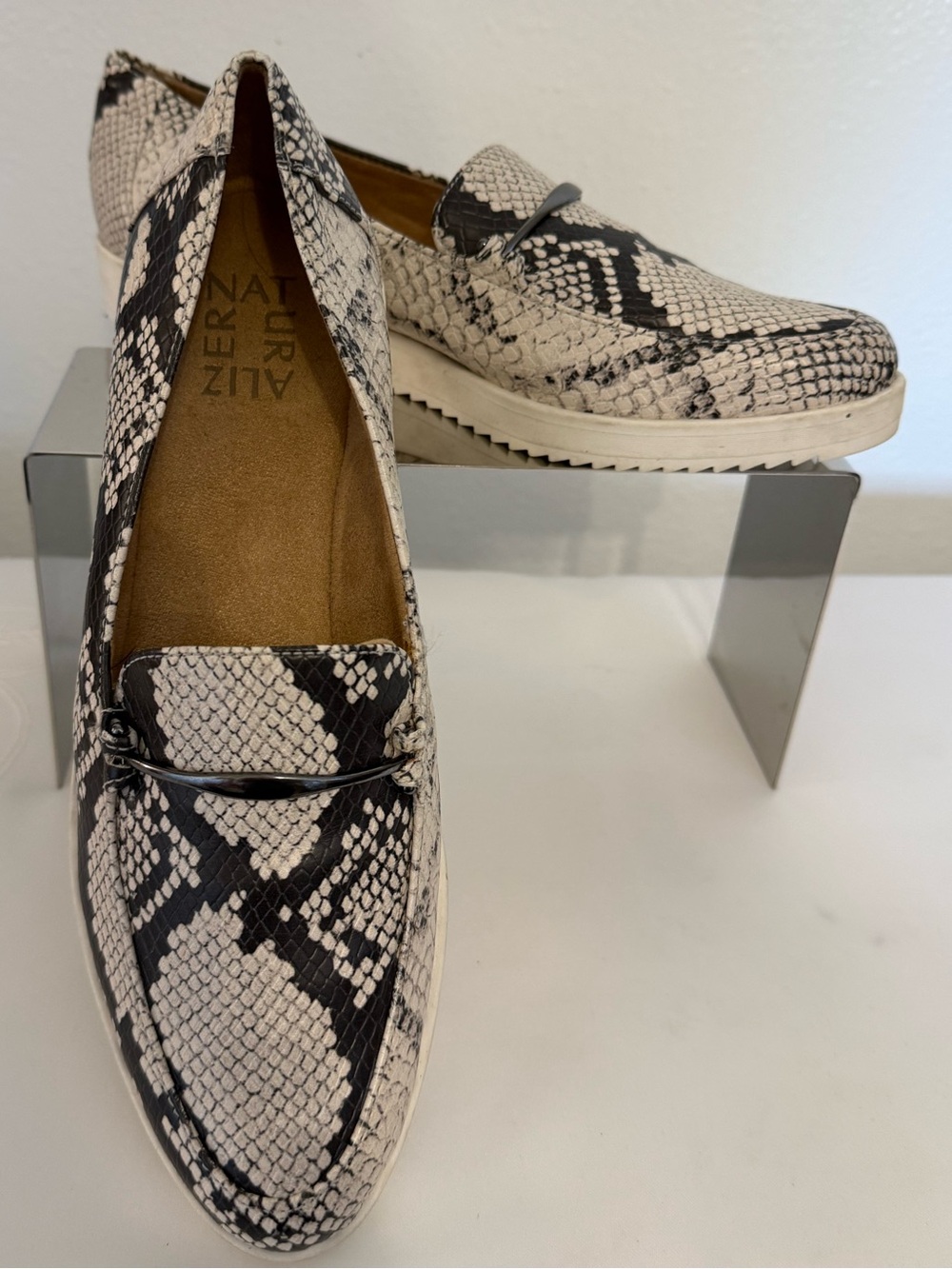 Naturalizer Ranger Black & White Snake-Print Slip-On Loafers. Size 8.5M